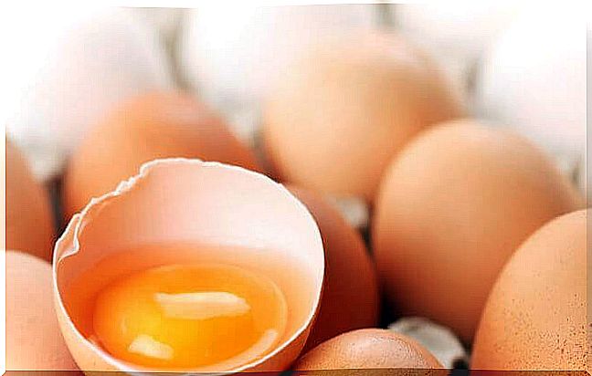 egg yolk prevents age-related dandruff