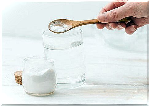 Baking soda helps prevent premature skin aging.