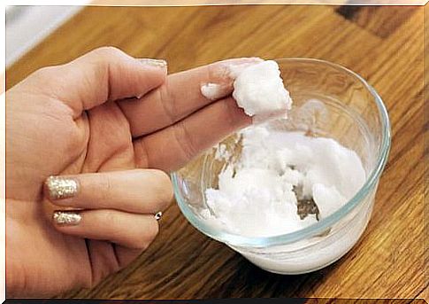 5 ways to peel the skin with baking soda - prepare a cream from baking soda and milk.