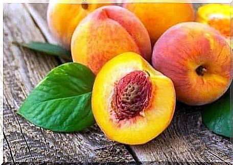 Peaches can be made into tasty cold fruit stews