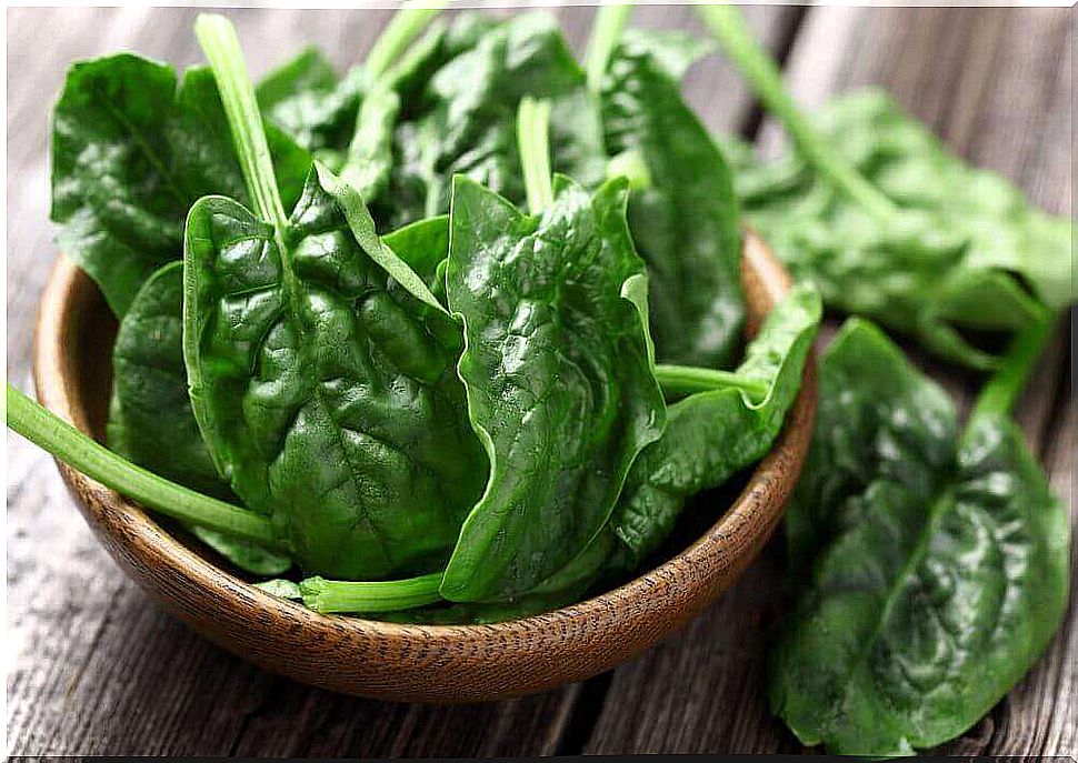 Control hair loss with spinach