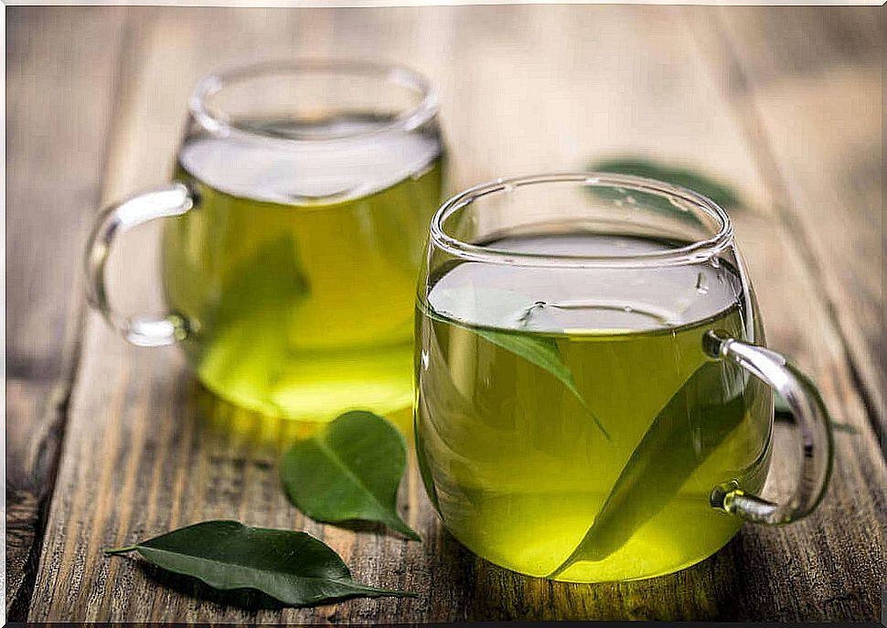 Green tea also helps cleanse the eye areas.