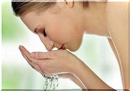 For proper facial cleansing, it is important to remember to wash your face in the morning and evening.