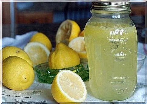 Lemon juice helps fade scars