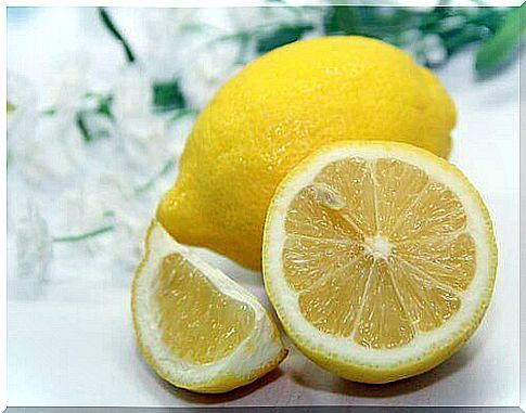 prepare your own stain removers from lemon