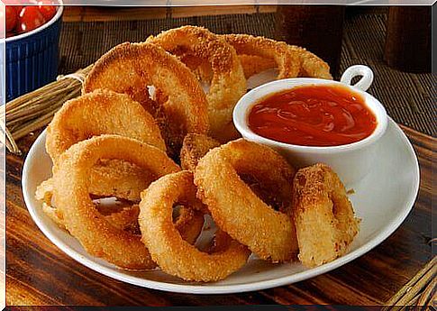 onion rings and bbq sauce