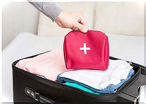 How to prepare a tourist first aid kit