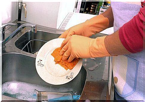 You can practice mindfulness while doing the dishes