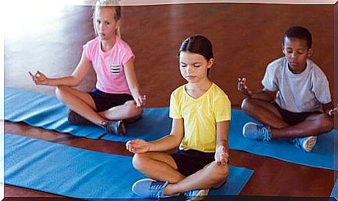 children meditate