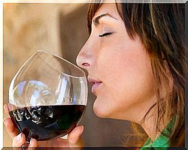 Red wine has health effects when consumed in moderation.