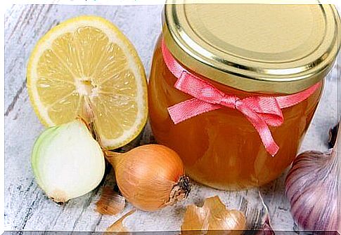 soothe the cough with onions and honey