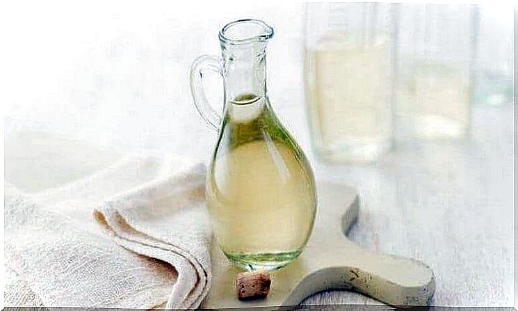 You can make your floor shine with vinegar and olive oil.